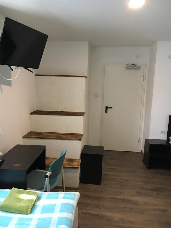 Pension Haus Baron 2 Friedrichsfeld Edingen-Neckarhausen ภายนอก รูปภาพ